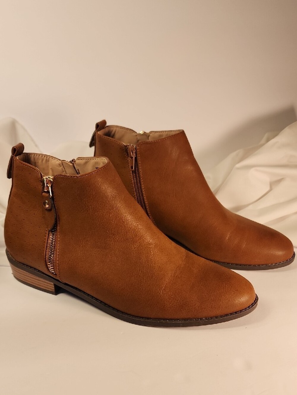 Women's Brown Leather Ankle Boot With Side Zipper From Macy's Journee Collection - Picture 3 of 7